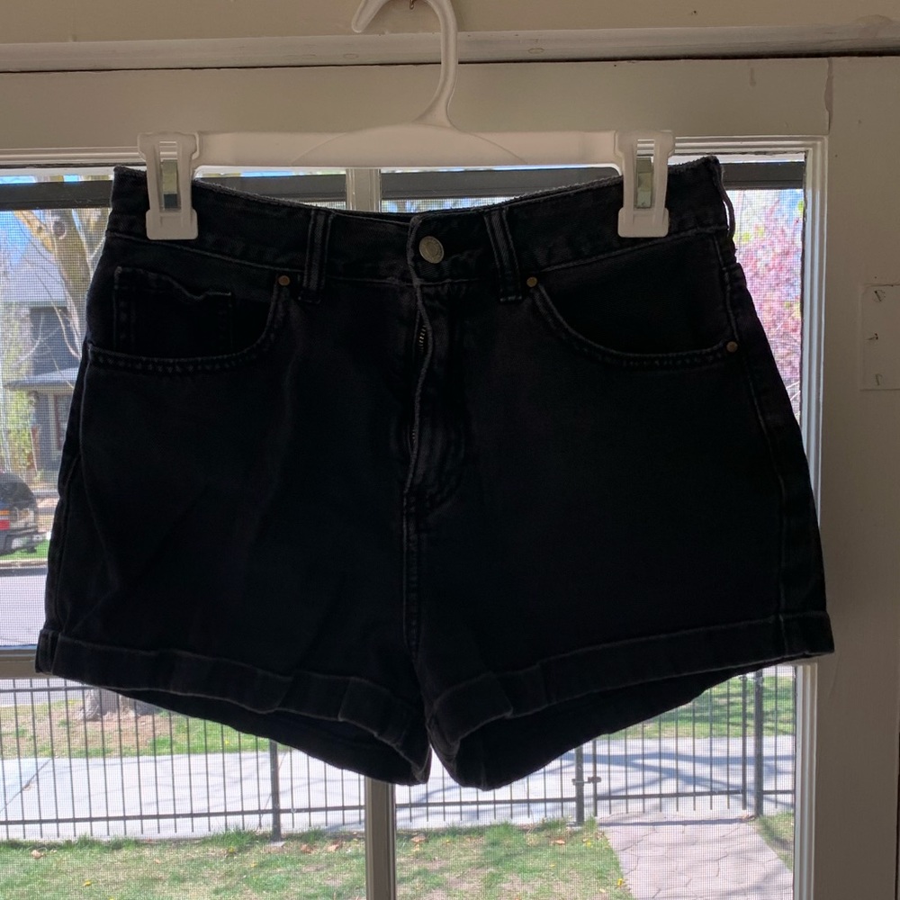 Black PacSun shorts